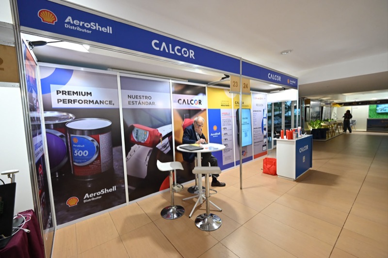 Stands de AeroShell y Calcor en el salón de exposiciones